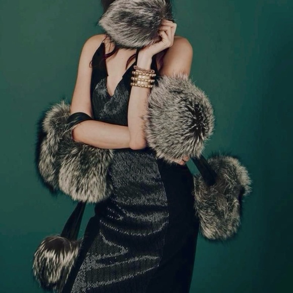 CÉLINE SILVER FOX FUR POM POM & BLACK LEATHER BOA SCARF BY PHOEBE PHILO - Picture 14 of 16